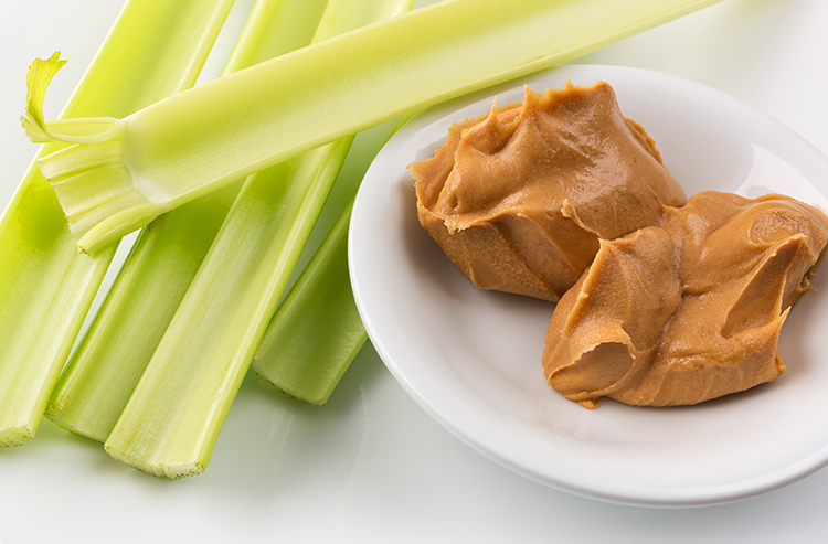 10 Easy On-The-Go Keto Snacks To Keep You in Ketosis